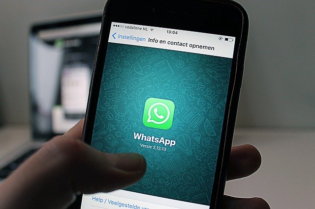 Jak pobierać zdjęcia z WhatsApp?