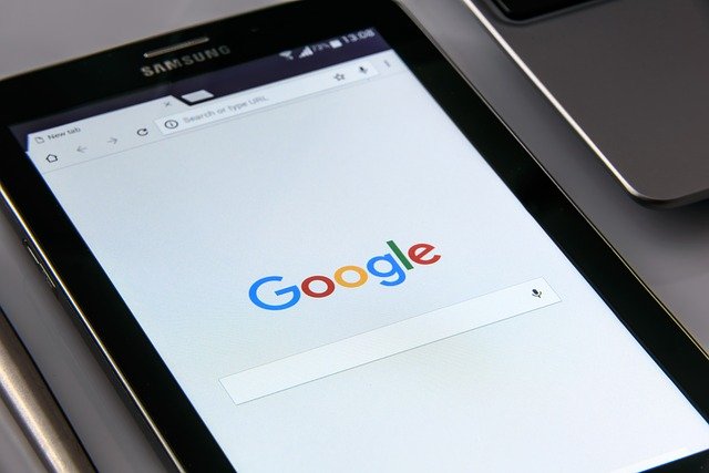 Jak pobrać zdjęcia z ZDJĘĆ GOOGLE na komputer lub telefon?